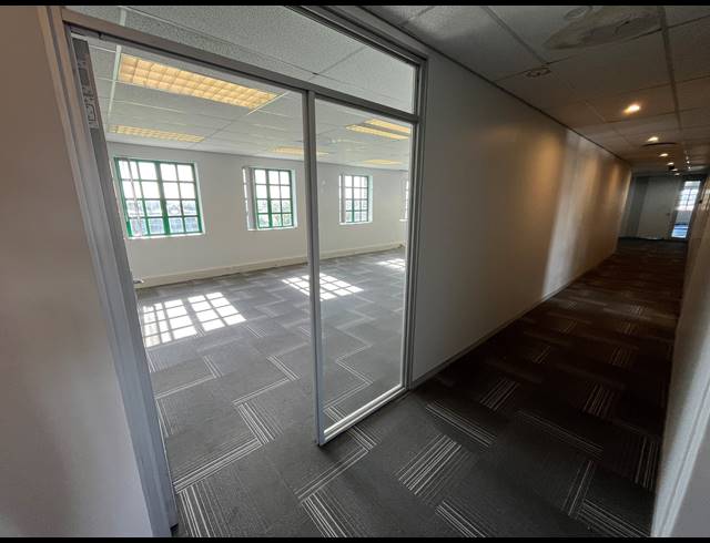 74M² OFFICE TO LET IN CLAREMONT
